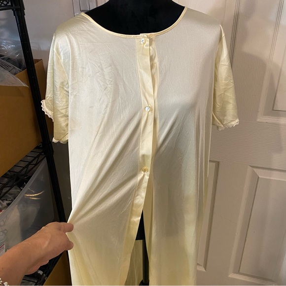Pinehurst Robe Woman Med. Vintage 4 button closure short sleeve Yellow lingerie - Picture 12 of 12